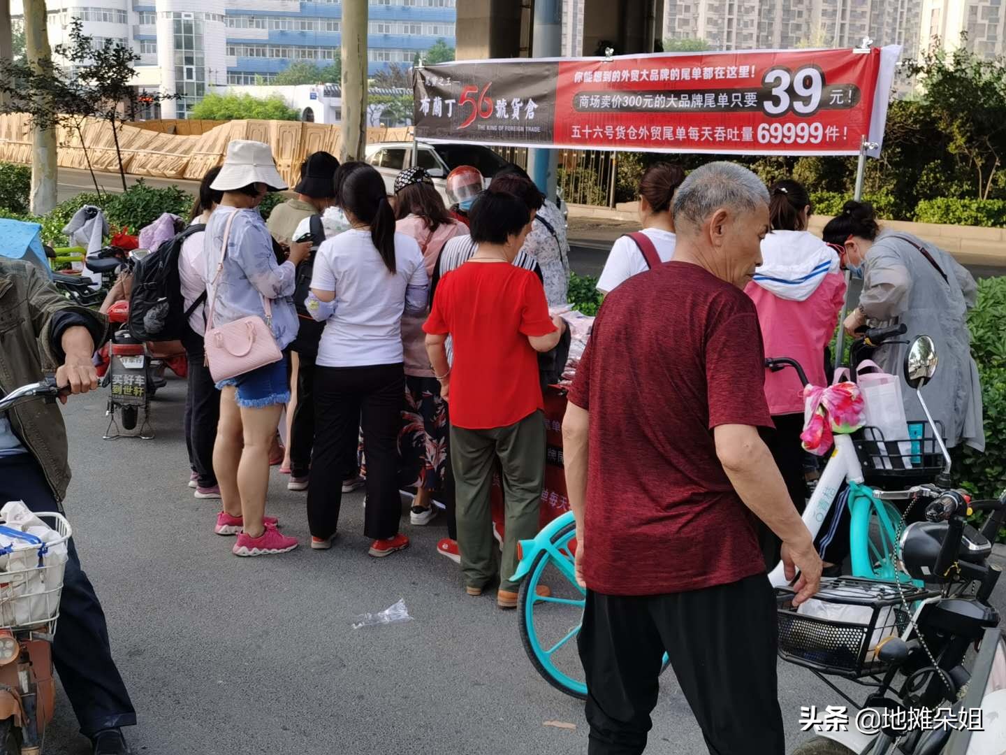 夏季摆摊卖什么赚钱成本又低（夏季摆摊卖什么赚钱成本又低又好）