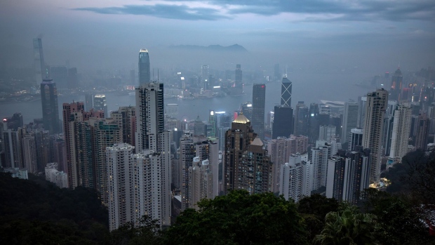 金管局再出200亿捍卫港元，香港银行间流动性逼近三年新低