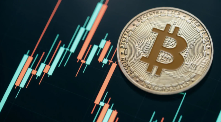 比特币下跌，然后在ETF批准后反弹，而以太坊则突破2500美元